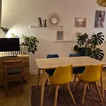 Bright Apartment In Paris Near The Metro